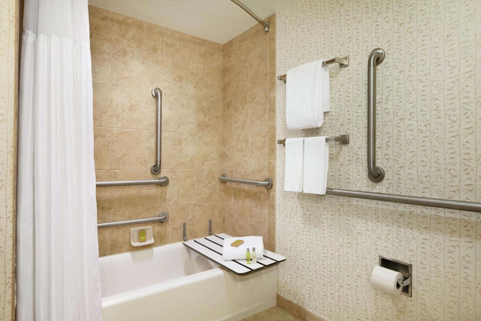 Queen Room with Two Queen Beds and Bath Tub - Mobility Accessible/Non-Smoking